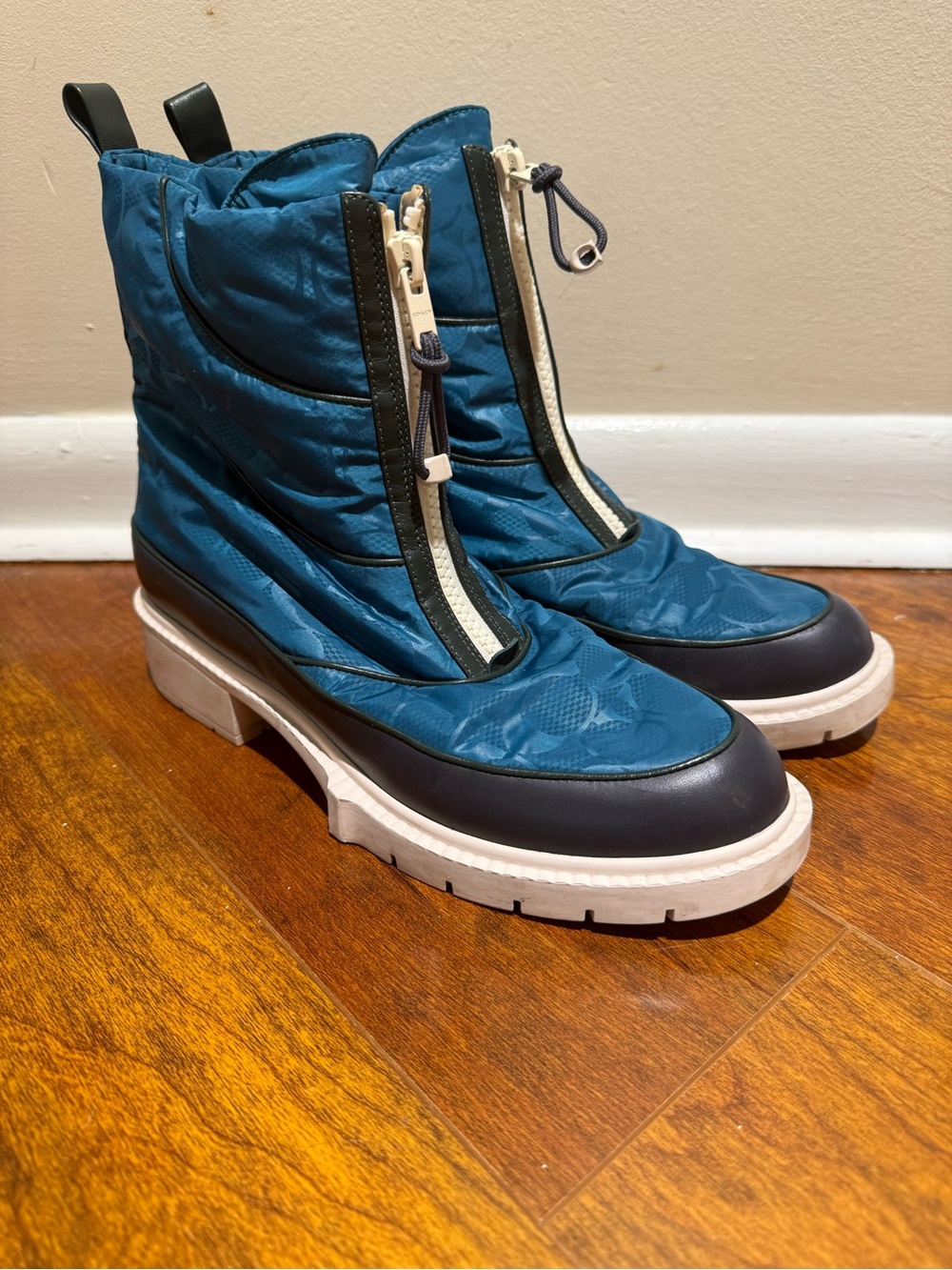Coach Leona Zip Front Winter Boots Blue Signature Nylon Lug Sole Women’s Size 9M